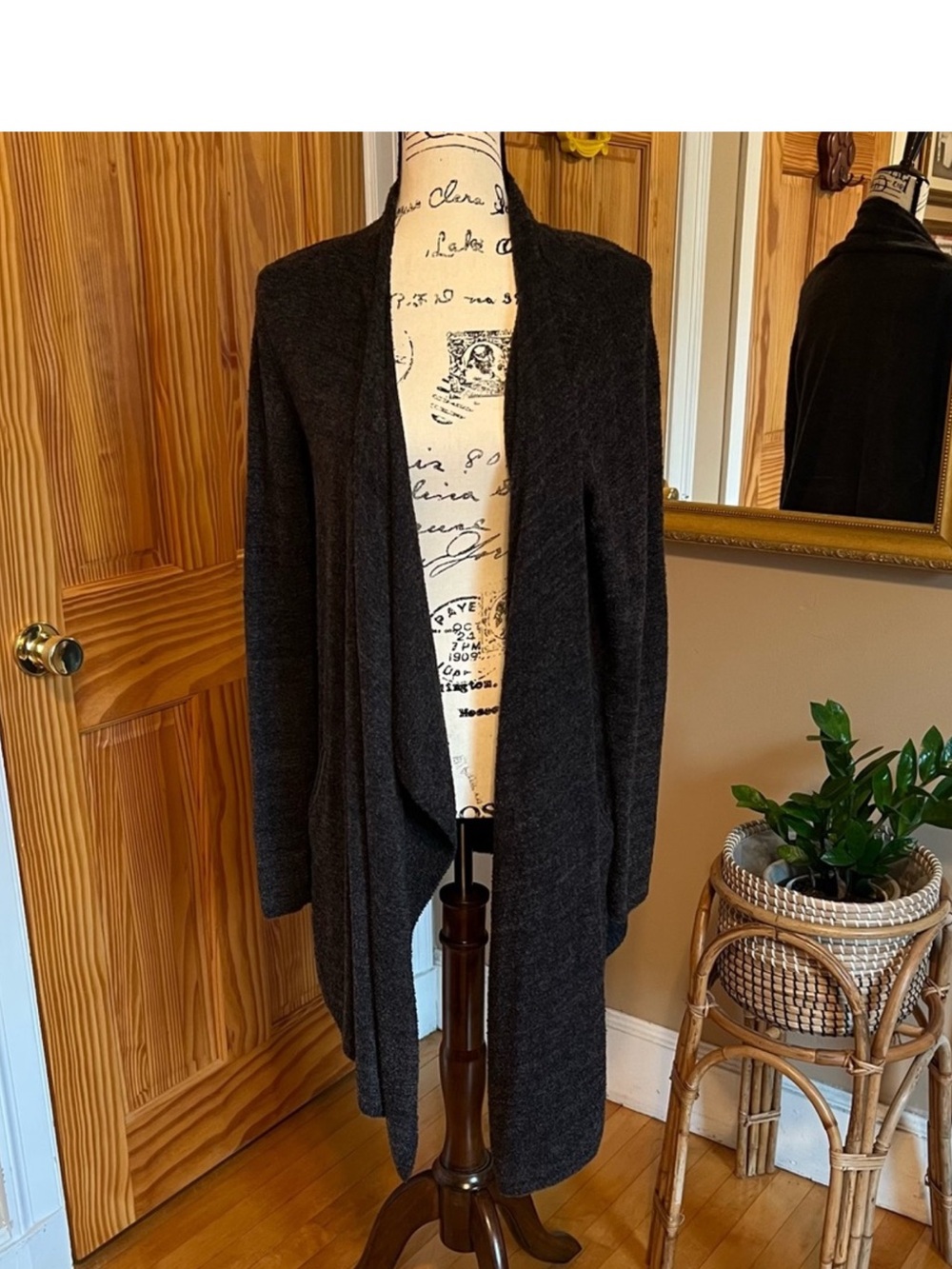 BAREFOOT DREAMS CozyChic Lite Drape Front Wrap Cardigan in Carbon. Size L/XL